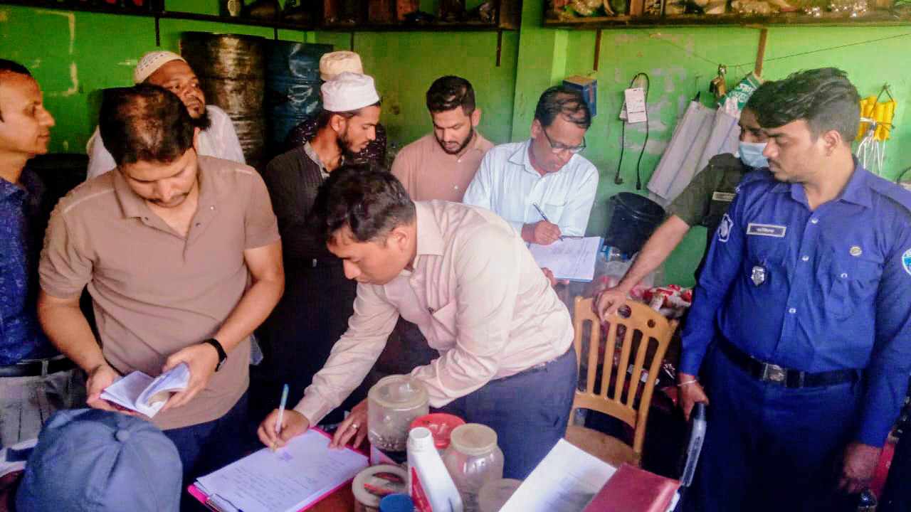 মহেশখালীতে ৩ ব্যবসায়ী'কে ৭০ হাজার টাকা অর্থদণ্ড প্রদান